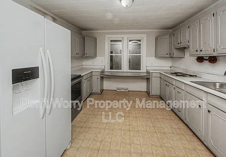 4106 Lexwin Ave — Photo 2