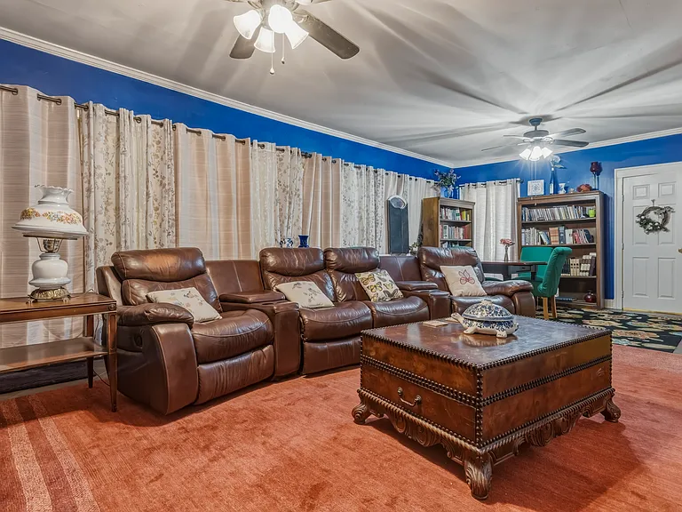 412 Pinehill Dr — Photo 6