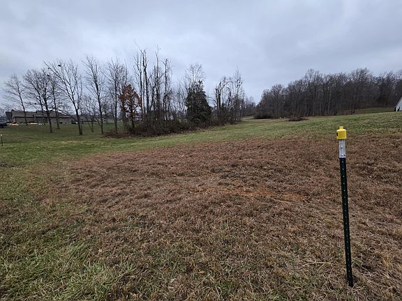 4th image of 393 Barrington Dr