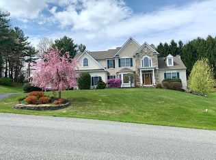 8808 Clearwater Cir, Fogelsville, PA 18051