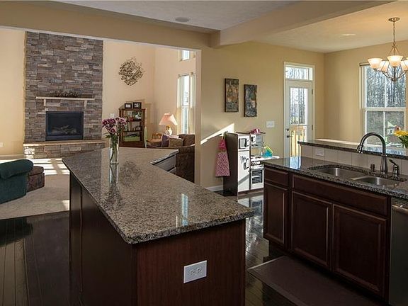 5th image of 10253 Flagstone Dr