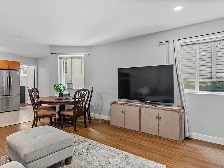 4225 Evergreen Ave #BASEMENT — Photo 2