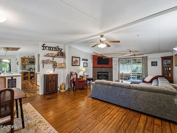 3rd image of 234 Greenbriar Rd