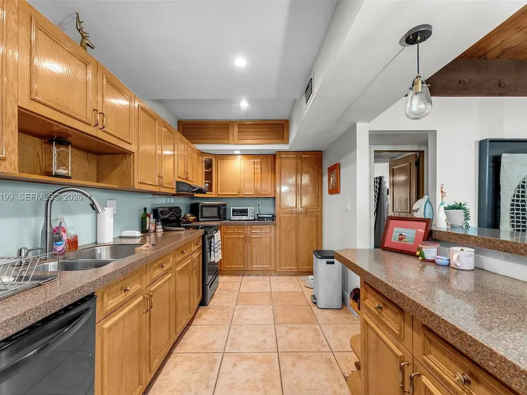 7825 SW 103rd Pl #7825 — Photo 9
