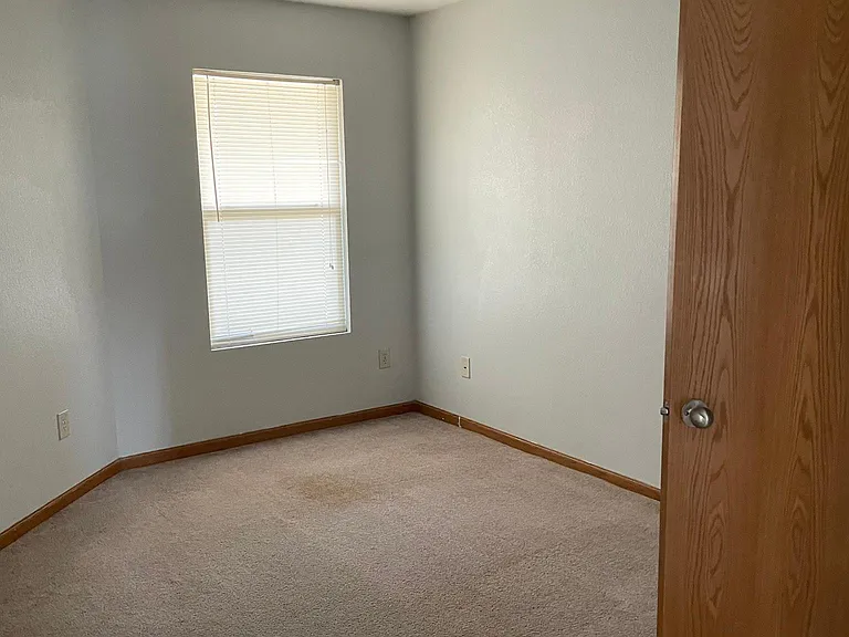 1713 Clover Dr — Photo 2