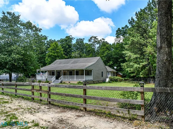 10002 Buckskin Trl, Gloucester, VA 23061