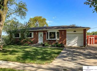 7900 Cherrywood Dr, Lincoln, NE 68510