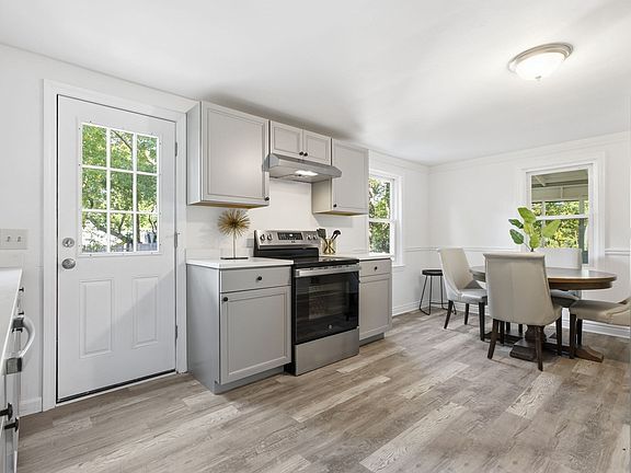5th image of 25 Lynn St #B