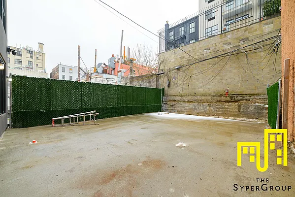 Rented by The Syper Group | media 28