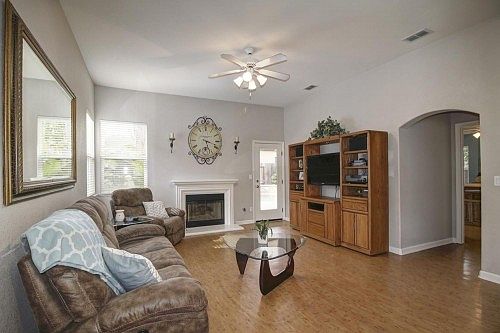 5th image of 1733 Fontenay Way