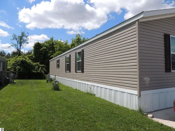 1082 Hemlock Dr, Mount Pleasant, MI 48858