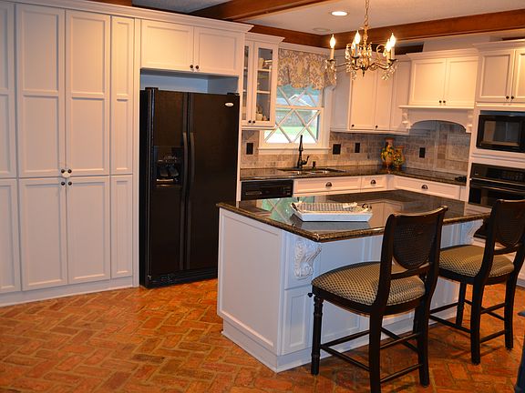 3rd image of 551 Vaughn Dr S