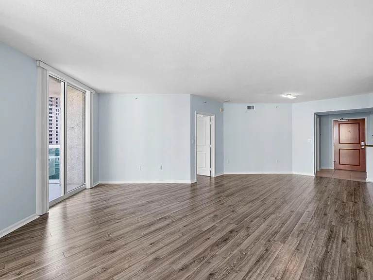 347 N New River Dr #1110 — Photo 9