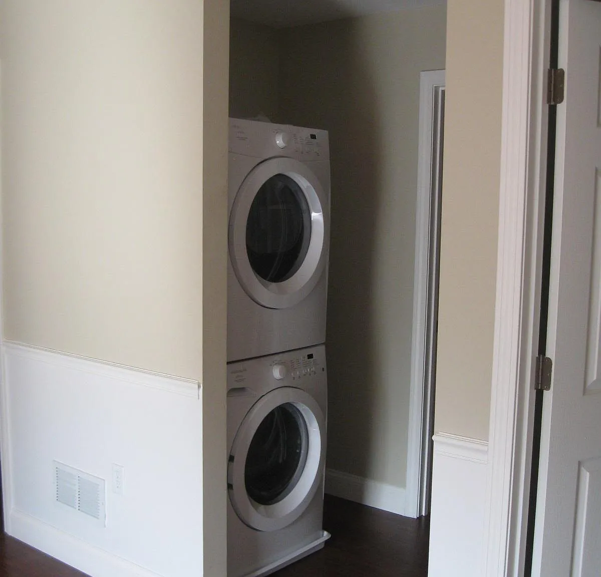 2 bed, 880 sqft, $2,300 — Photo 4
