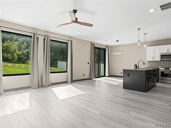 2nd image of 33 Hidden Cave Ln