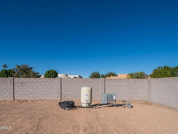 3rd image of 6900 W PINNACLE PEAK Road #-