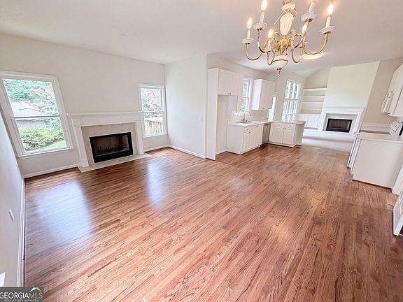 3rd image of 1001 Parkland Run SE