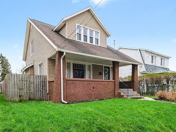 4th image of 824 Evergreen St SE