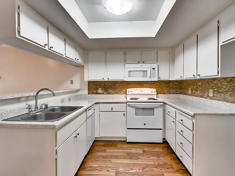 Park Center Place Apartments — Photo 16