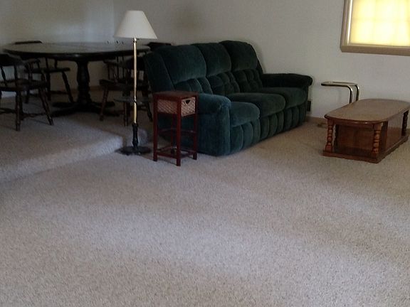 UPPER LEVEL LIVING ROOM