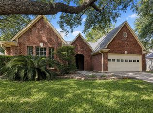 1105 E Adoue St, Alvin, TX 77511