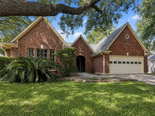 1105 E Adoue St, Alvin, TX 77511