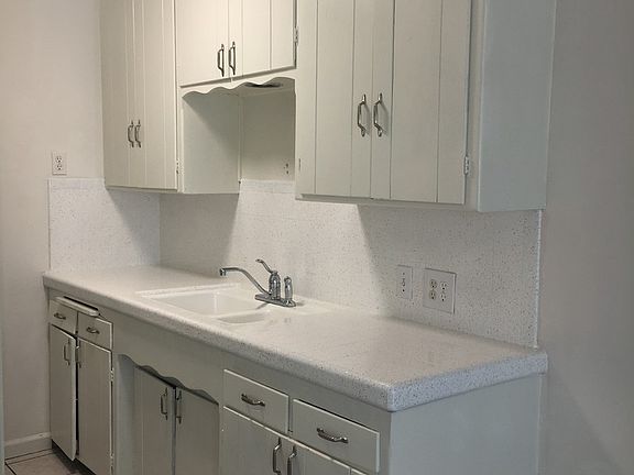 3rd image of 828 Tait St APT C