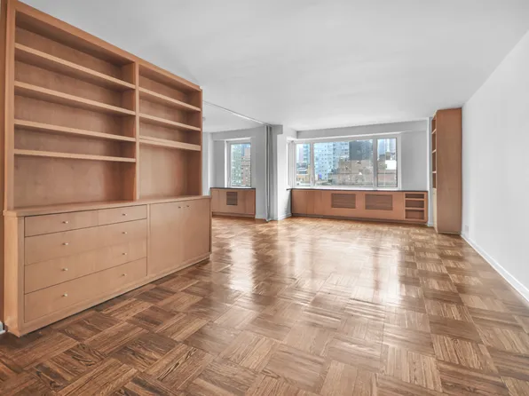 411 East 53rd Street image 1 of 7