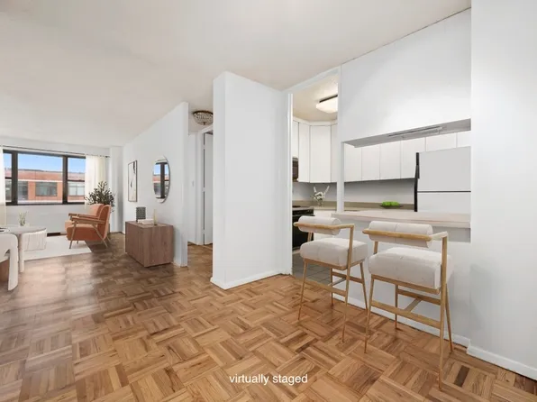 300 East 40th Street image 3 of 16