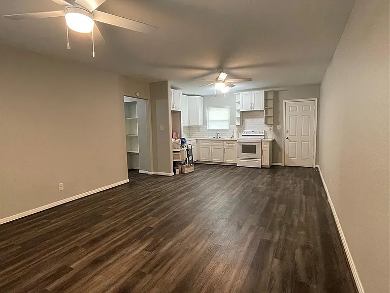 1735 W 8th St — Photo 19