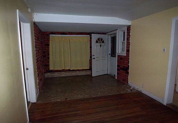 2nd image of 8 Evans Ave