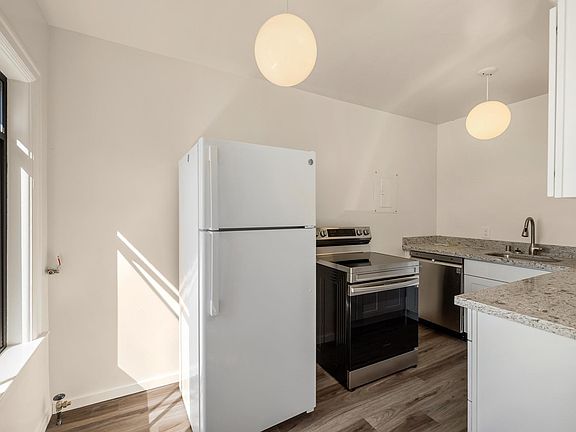 5th image of 1428 Queen Anne Ave N #106