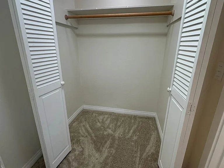 637 Schley St — Photo 10