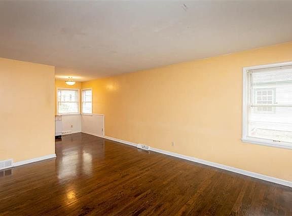 5th image of 1305 Lawton Ln
