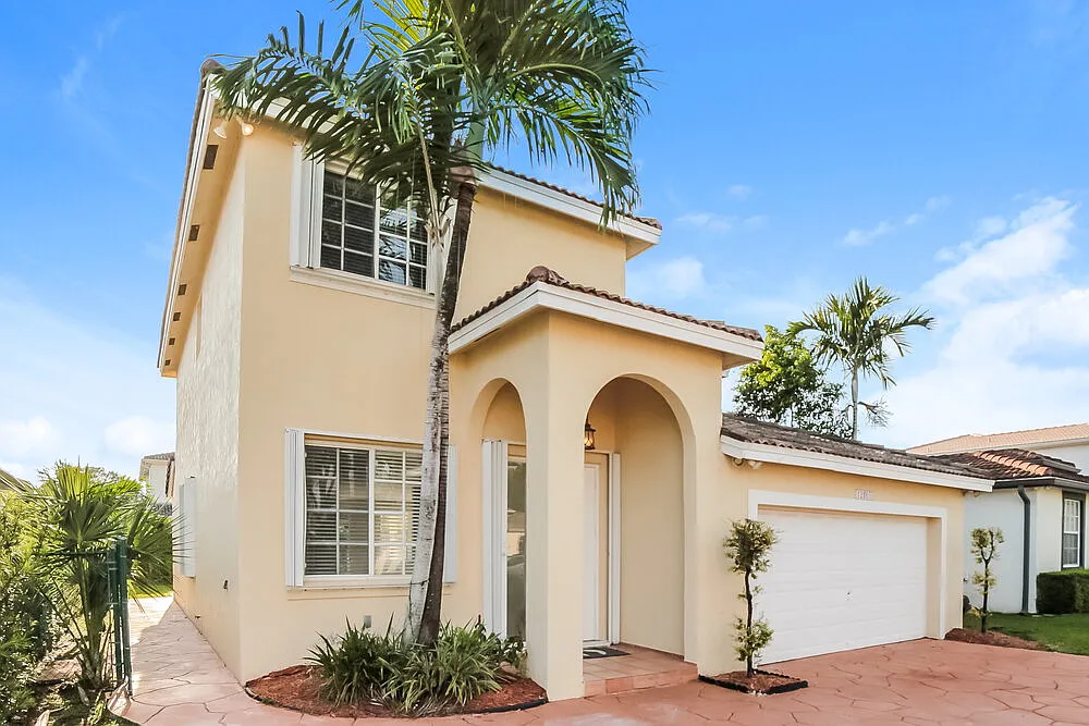 4 bed, 3.0 bath, 2557 sqft, $4,180 — Photo 4