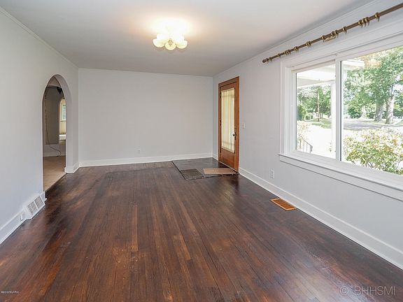 5th image of 119 W Vine St