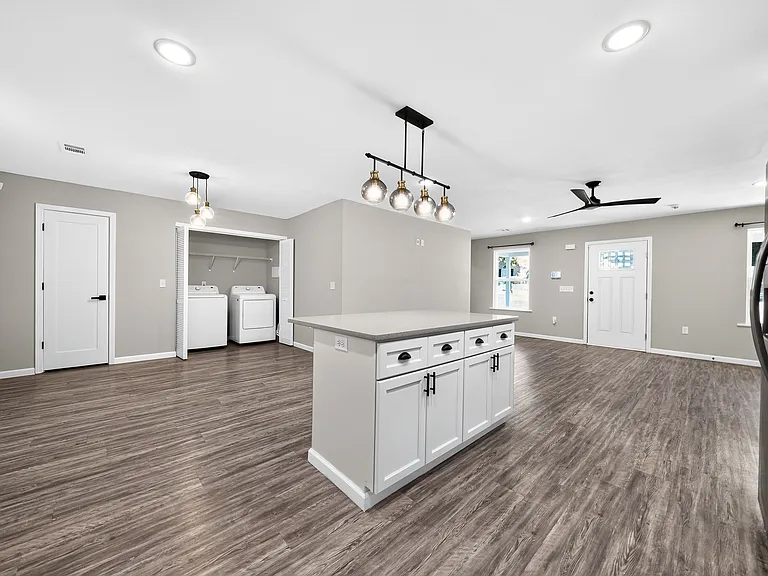 213 Rie Ct — Photo 9