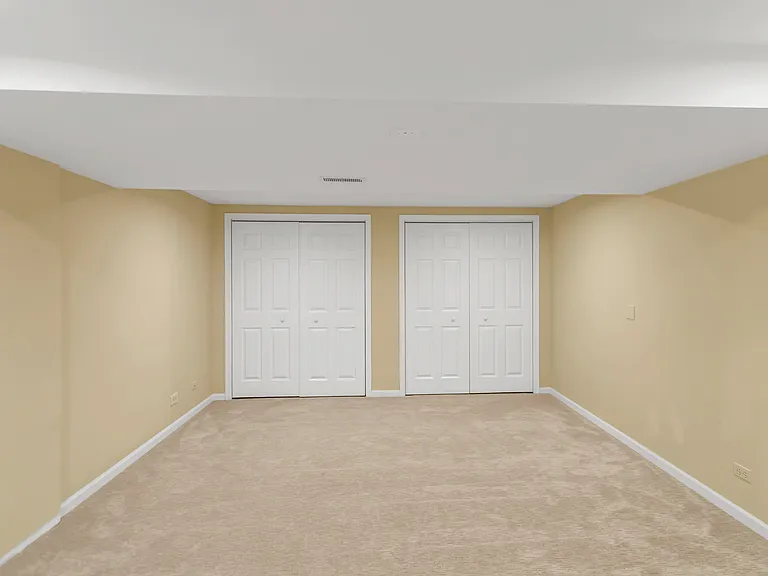985 Chapel Ct N — Photo 35