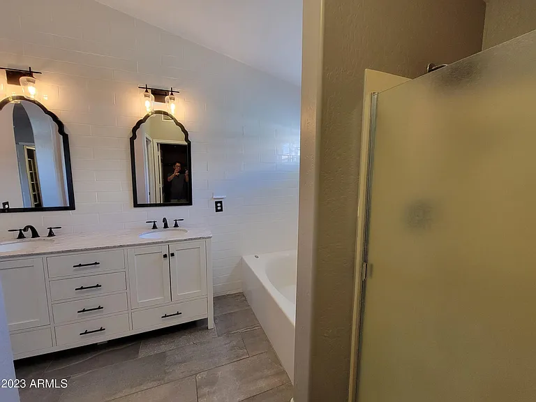 758 W Oxford Ln — Photo 10