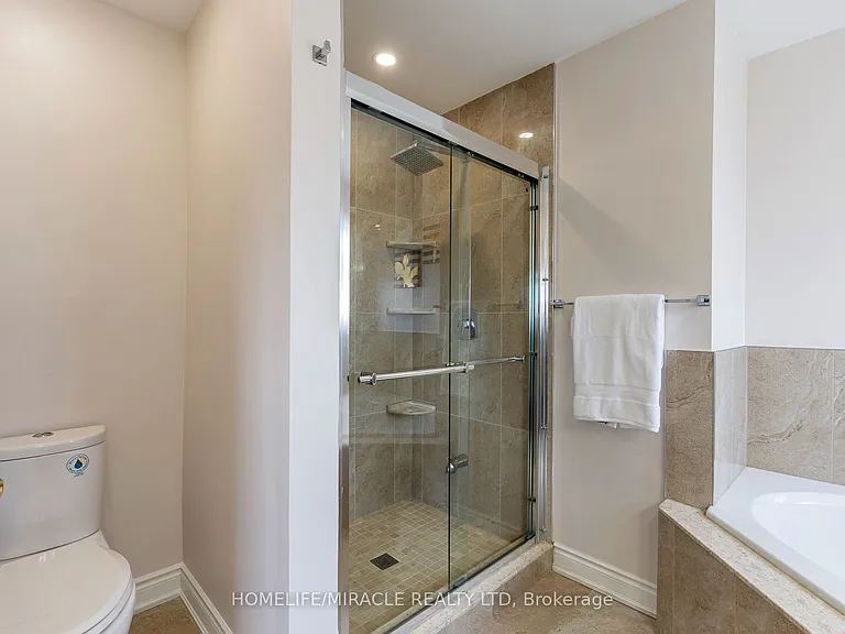 2343 Falling Green Dr — Photo 22