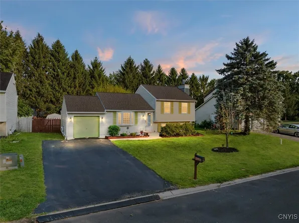 12 Inglesid Ln, Liverpool, NY 13090