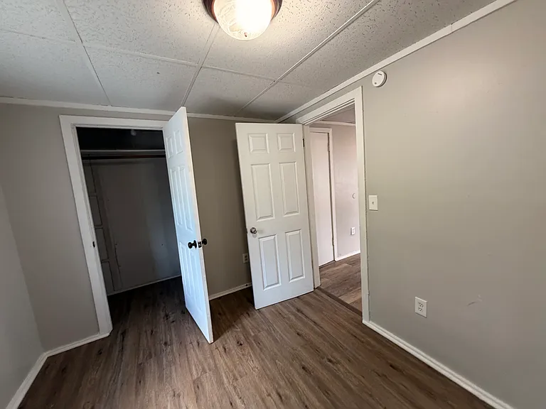 308 E Walnut St #8 — Photo 6