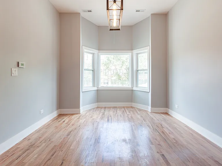 1742 N California Ave #2R — Photo 4