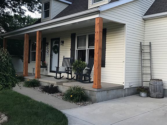 3rd image of 220 Robin St