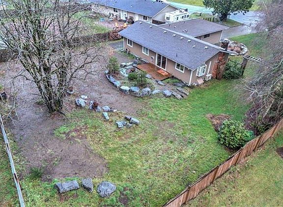 3rd image of 6807 Shalom Dr SW