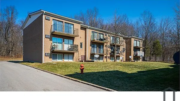 719 E Waterloo Rd — Photo 4