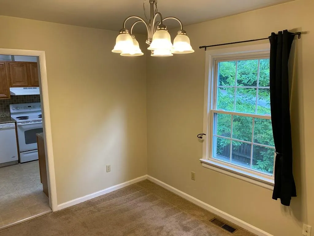 4 bed, 2.5 bath, 1682 sqft, $1,790 — Photo 4