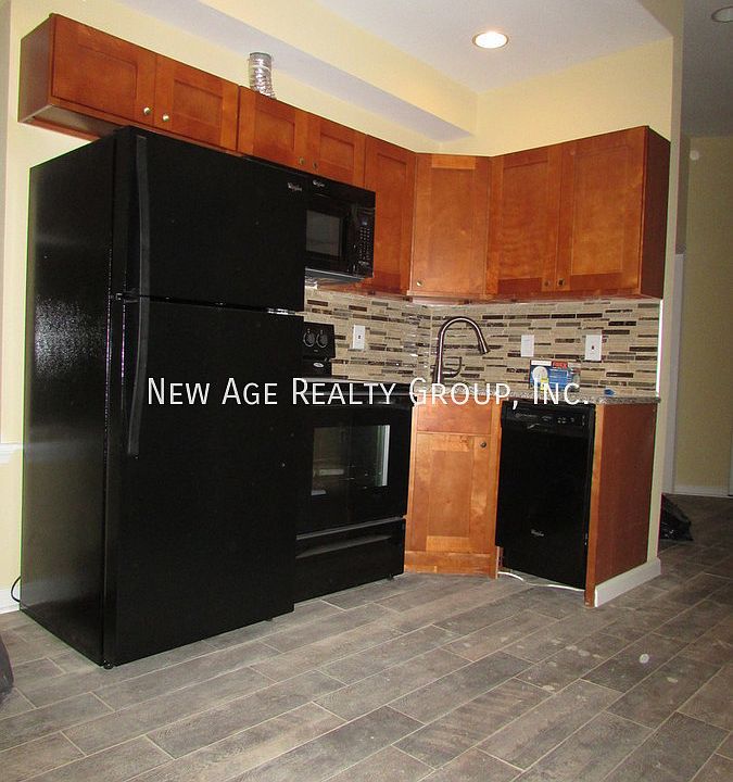 1st image of 4011 Green St APT 1