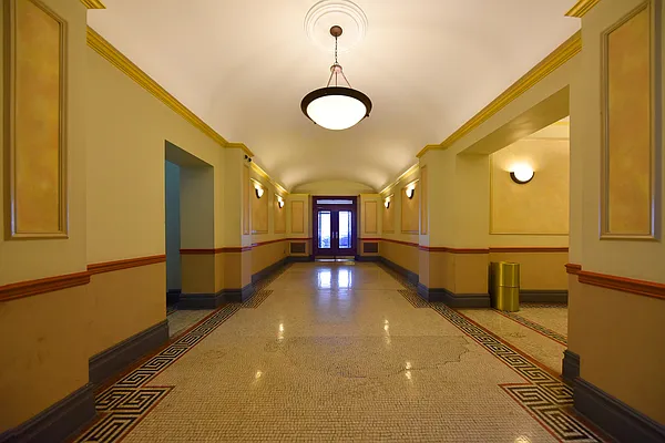 Rented by Buchbinder & Warren | media 21