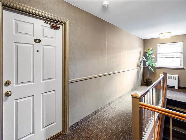 Whitehall Apartments — Photo 26